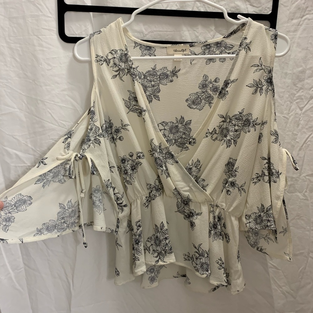 Open shoulder with draw string floral blouse